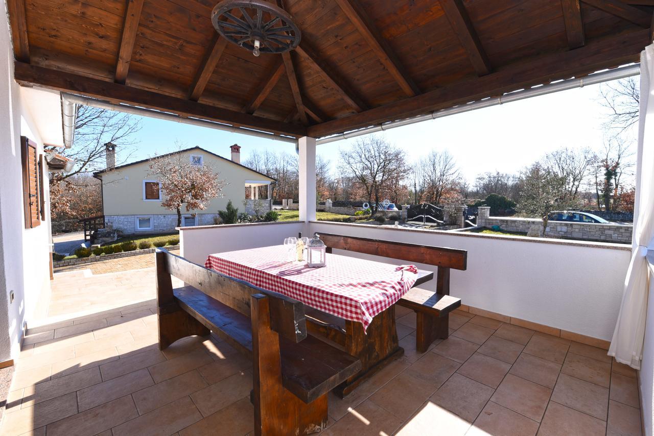 Apartment Modrusani 1561 Zminj Exterior photo